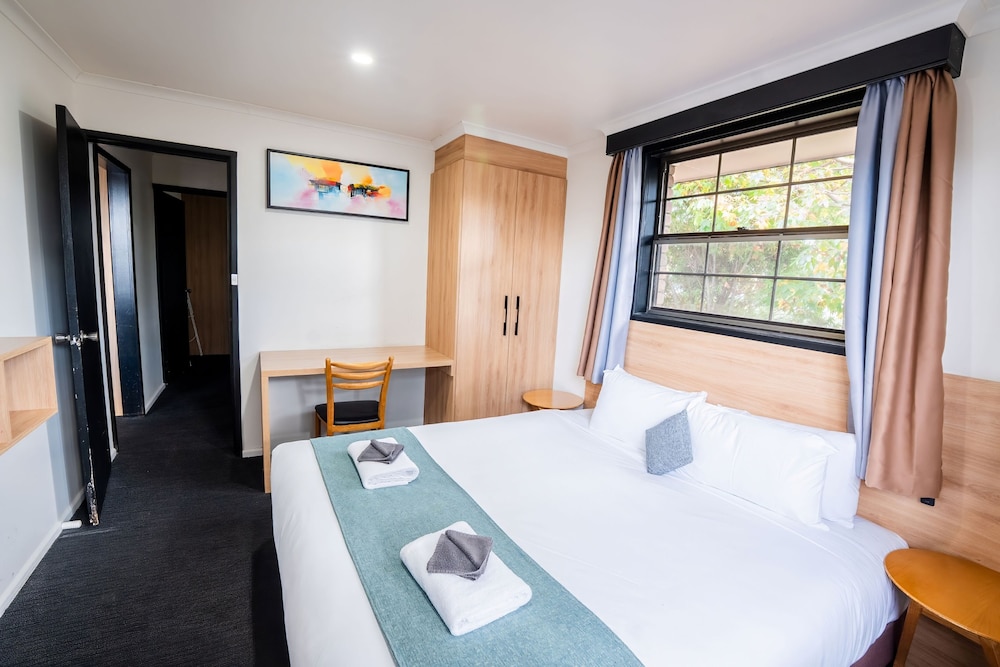 3 Bedrooms, Apartment, King and Twin Beds, Queen Bed