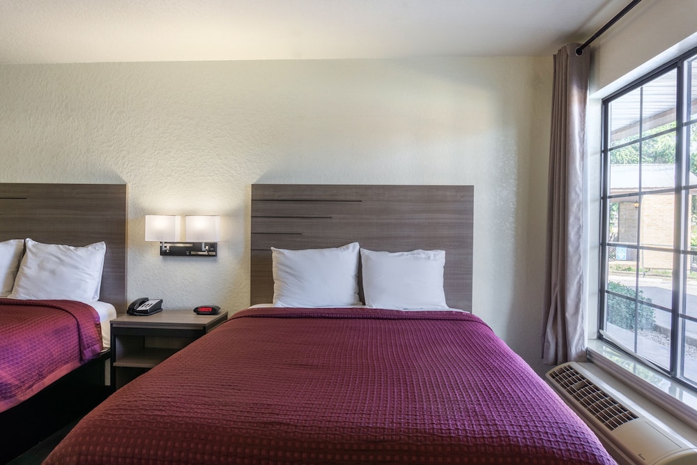 Oyo Inn And Suites Medical Center San Antonio 21/47