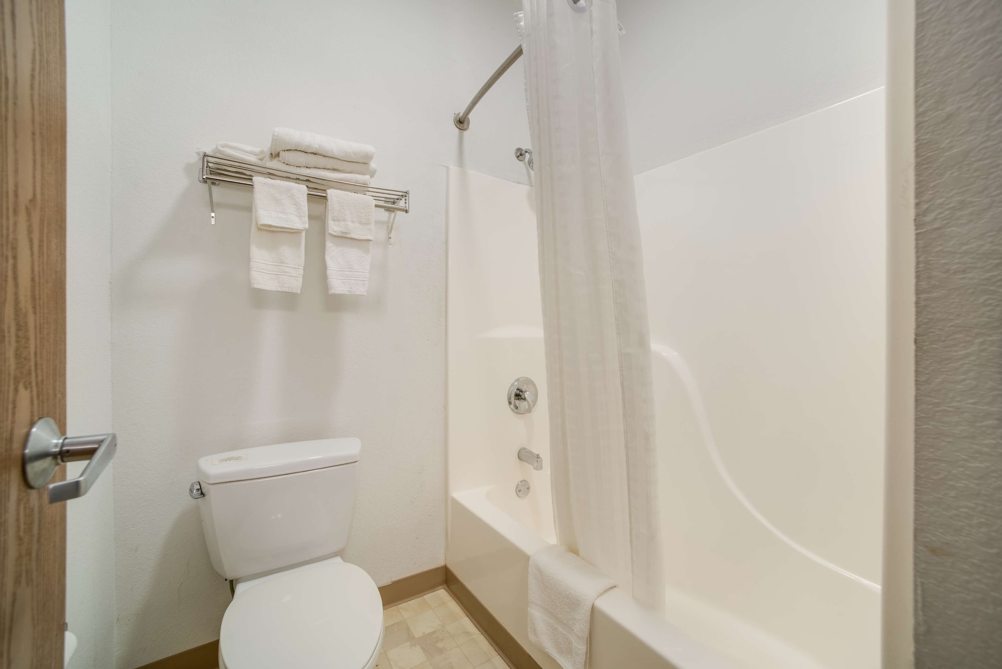 Honeymoon, Suite, King Bed, Jetted Tub, Knights Inn New Florence 6/7