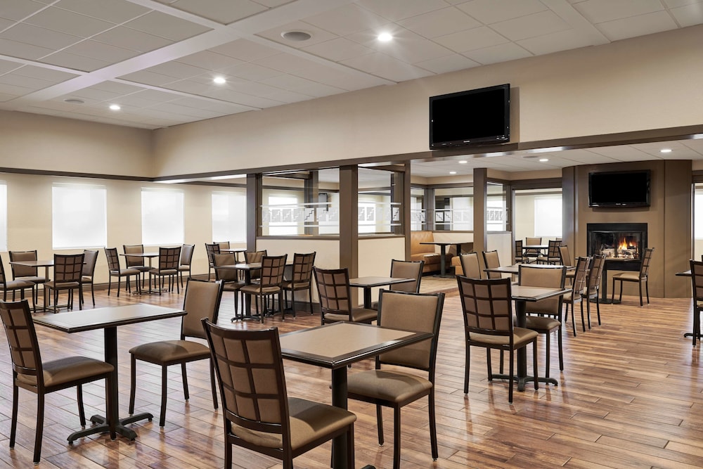 Best Western Plus Milwaukee Airport Hotel & Conference Center 22/39