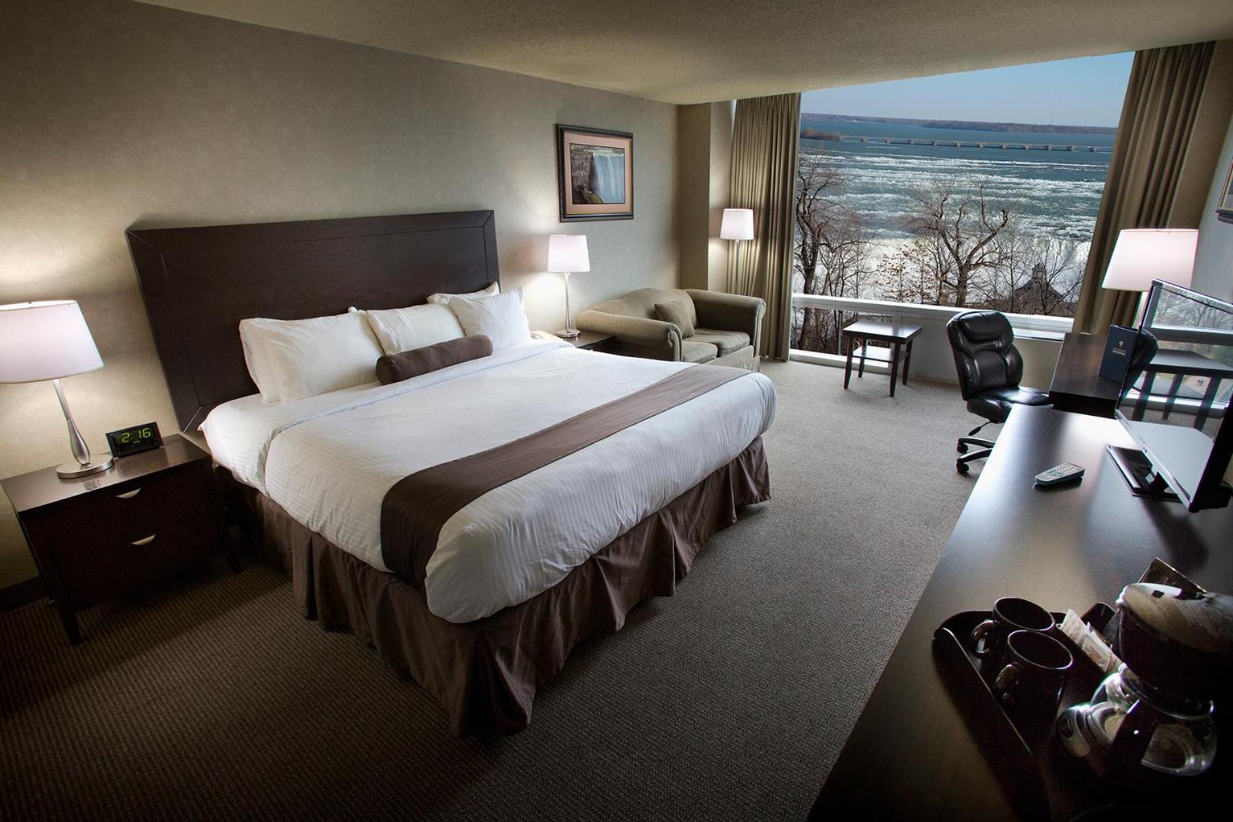2 Bedrooms, Tower, Premium, Suite, King Bed, Falls View