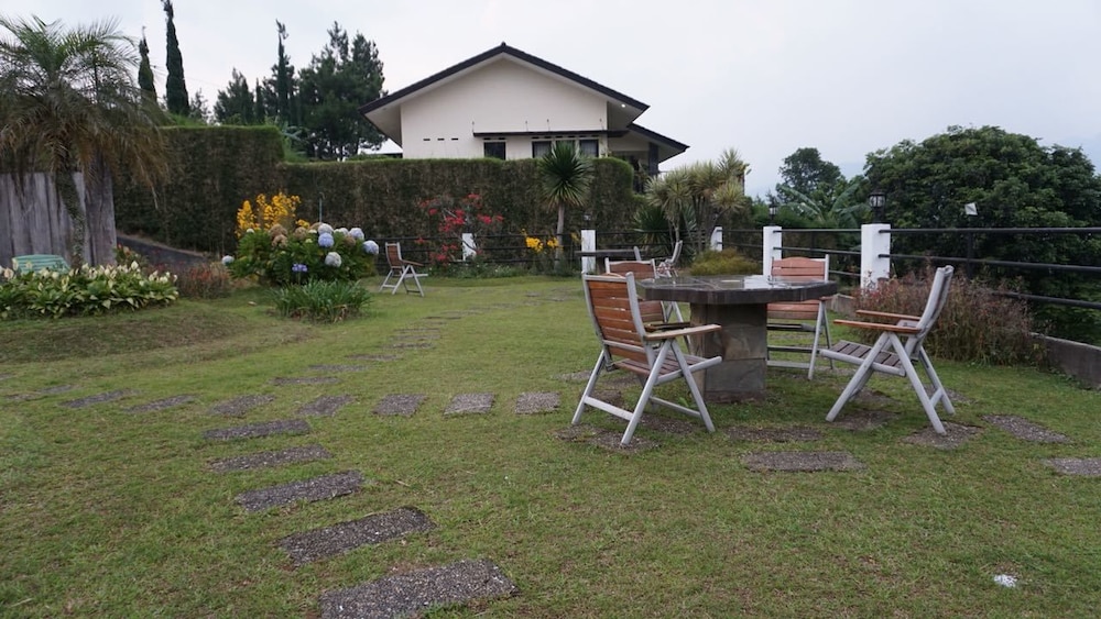 The View Villa 10/19