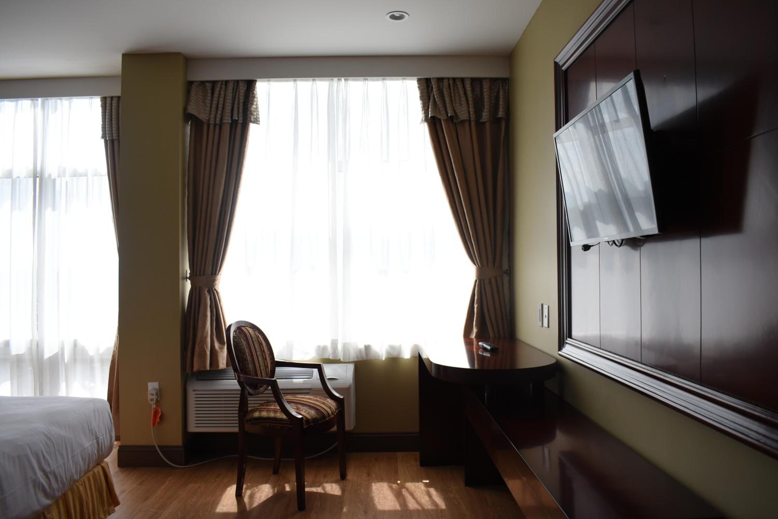 غرفة بسرير كينج، Queens Hotel 7/7