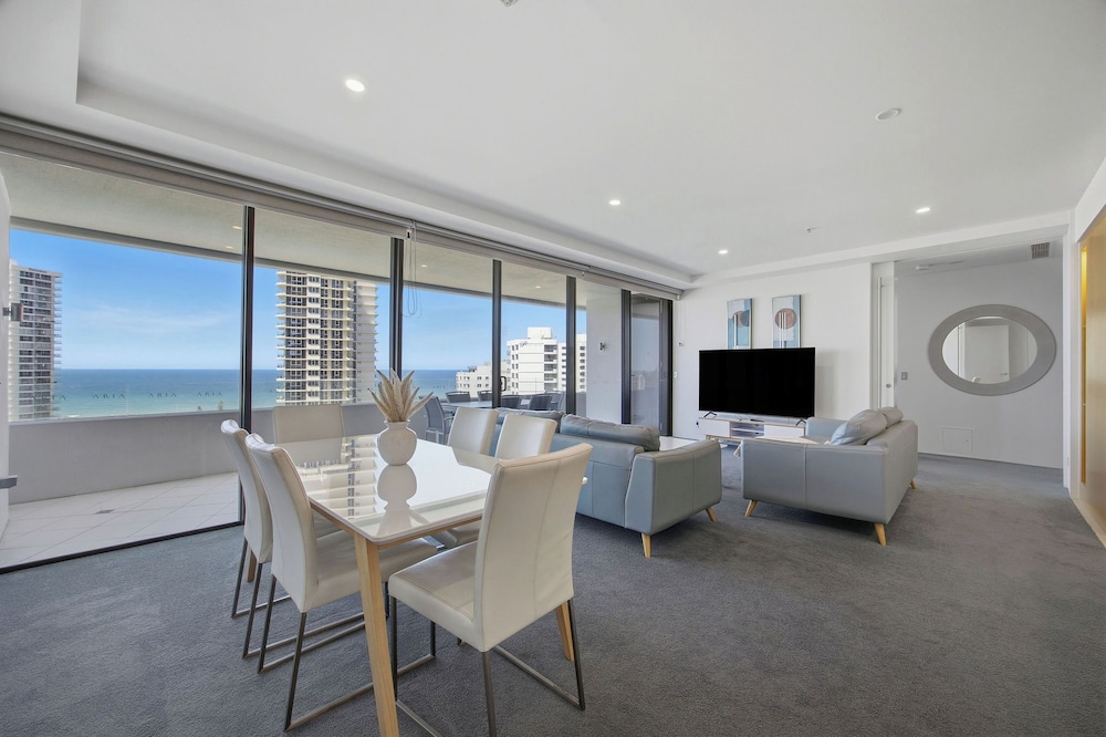 Aria Apartments 66/76