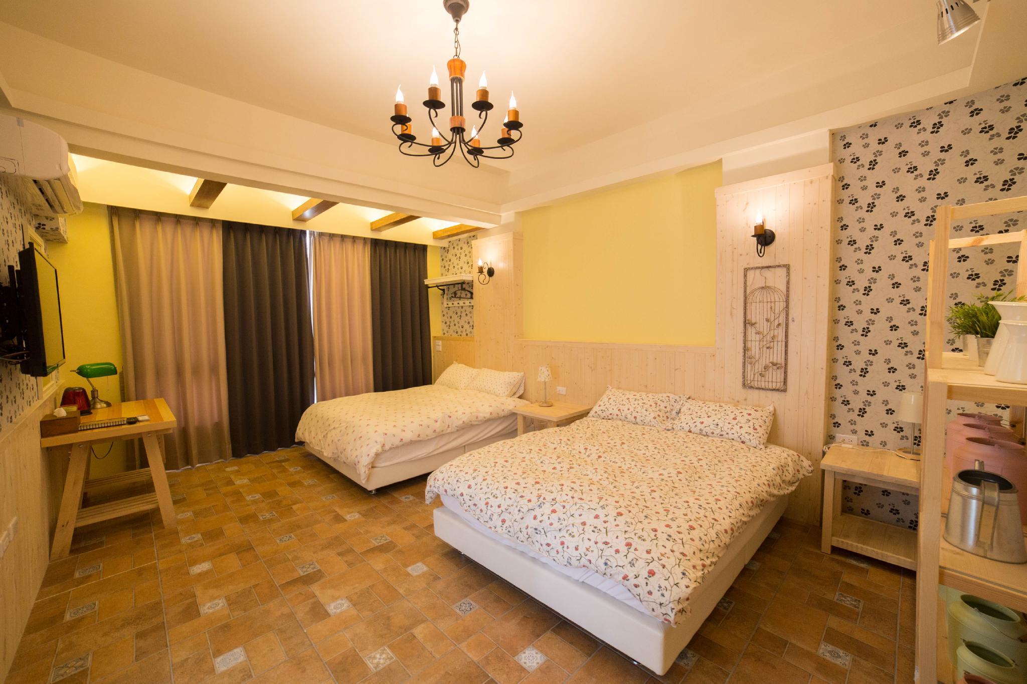 Sunshine, Twin Beds, 2 Double Beds