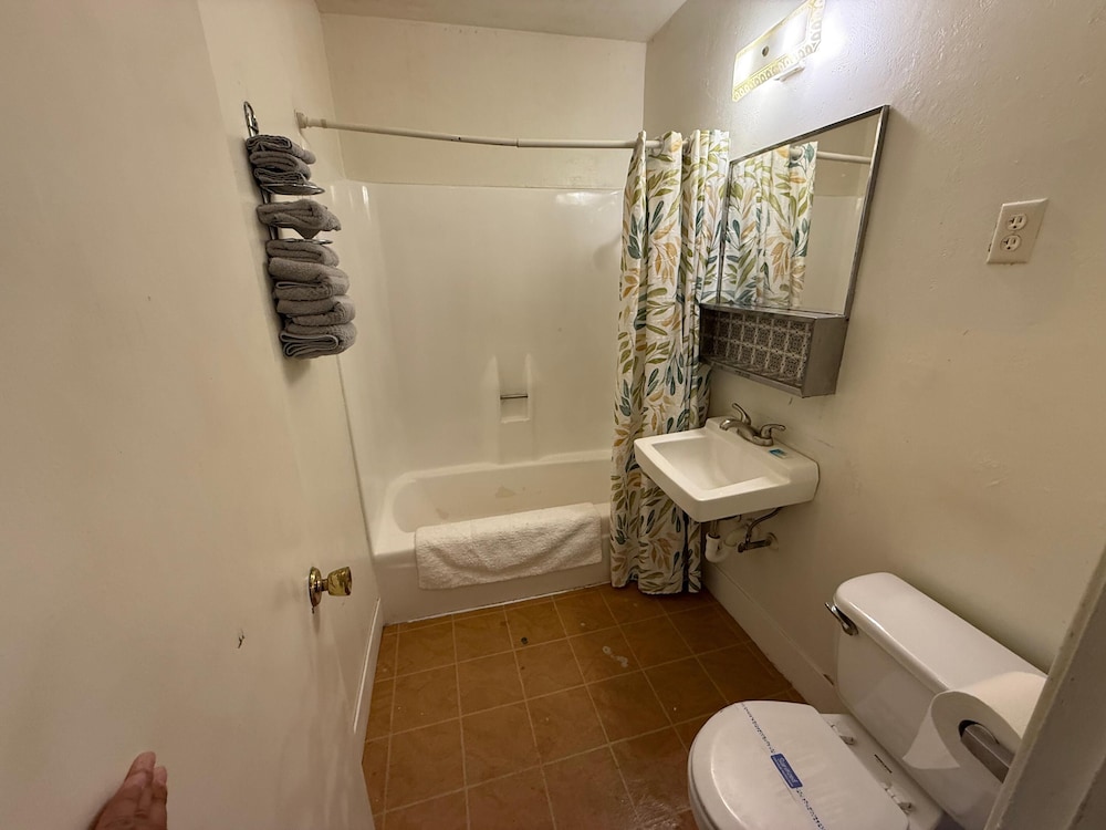 Columbia Inn Motel CA 49 45/47