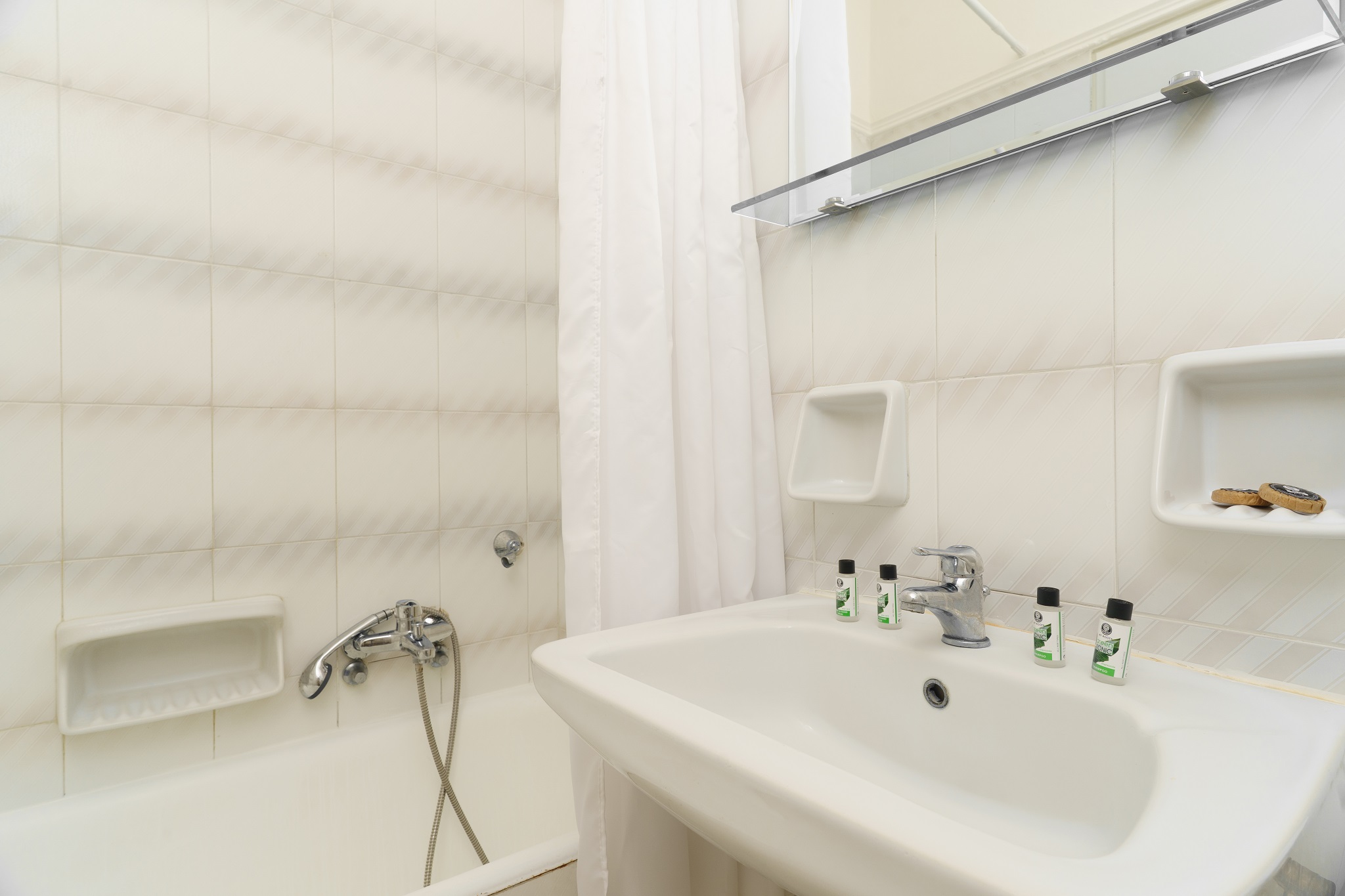 Eleana Hotel by GHH 38/40
