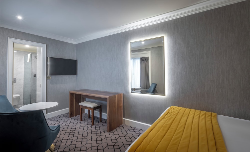 Albany House Hotel 45/57