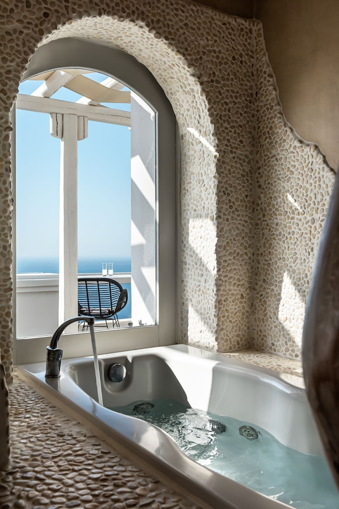 ATHERMI SUITES 35/74