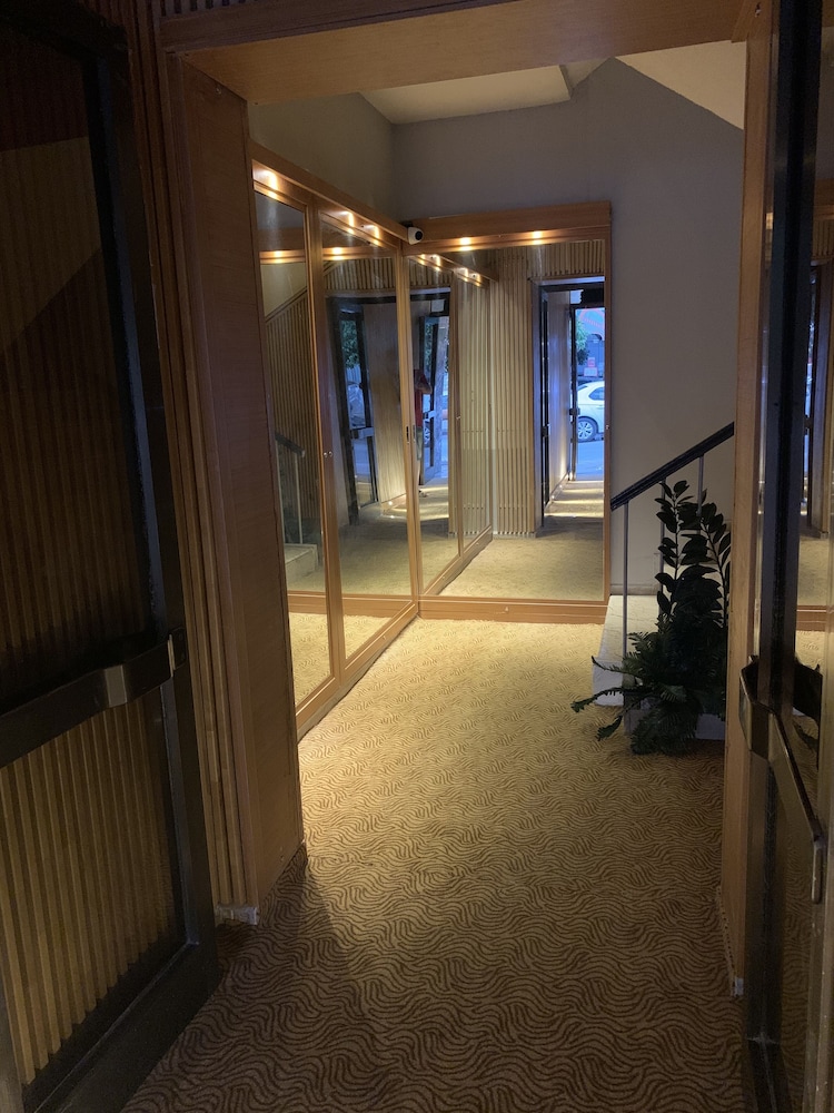 Ramona Kale Hotel 11/16