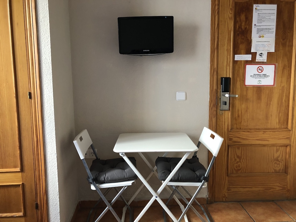 Hostal Moscatel 37/50
