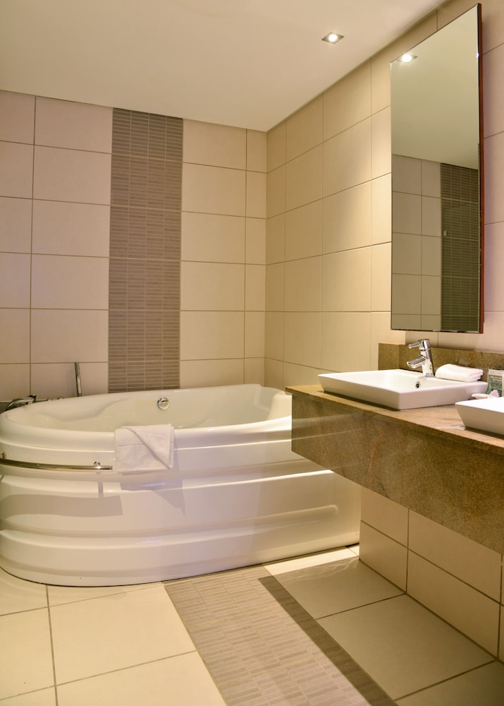 Premier Hotel East London ICC 37/75