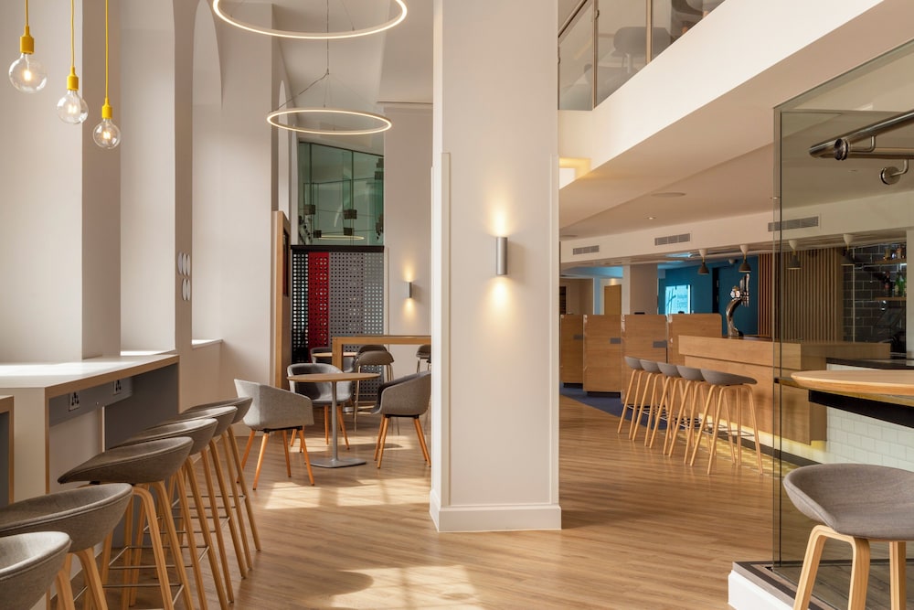 Holiday Inn Express Edinburgh City Centre 41/62