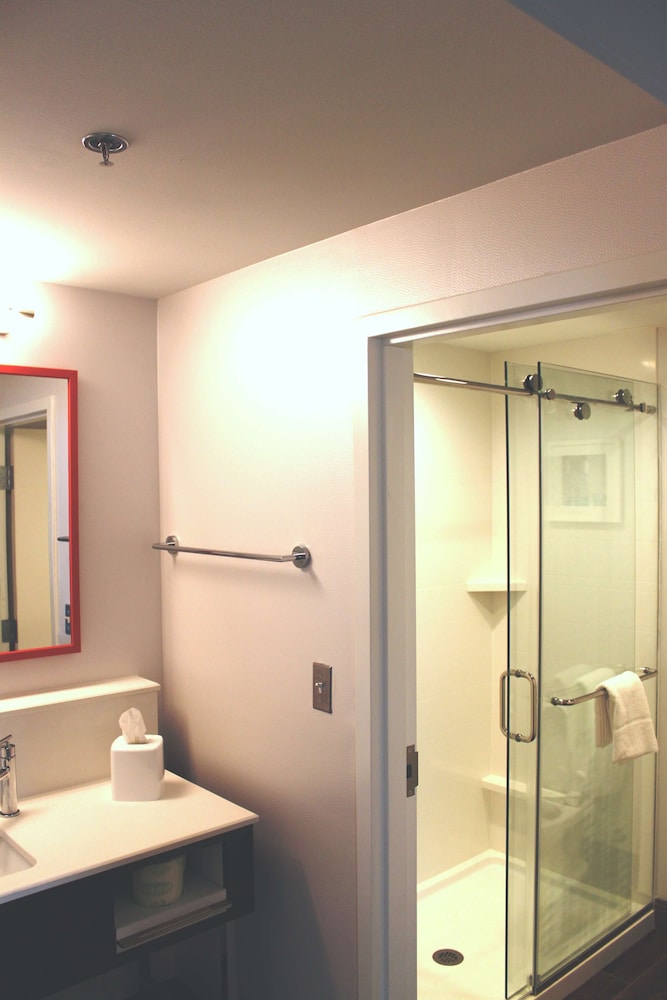 Hampton Inn Forsyth Ga 24/46