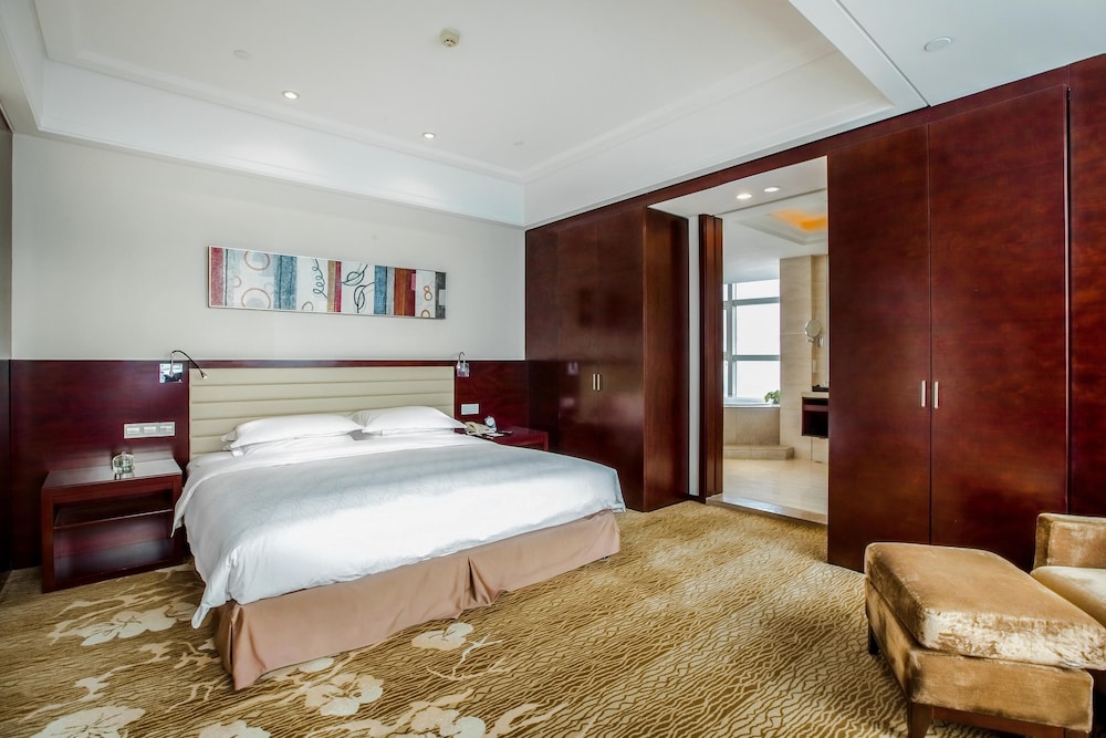 New Century Hotel Qingdao 14/73