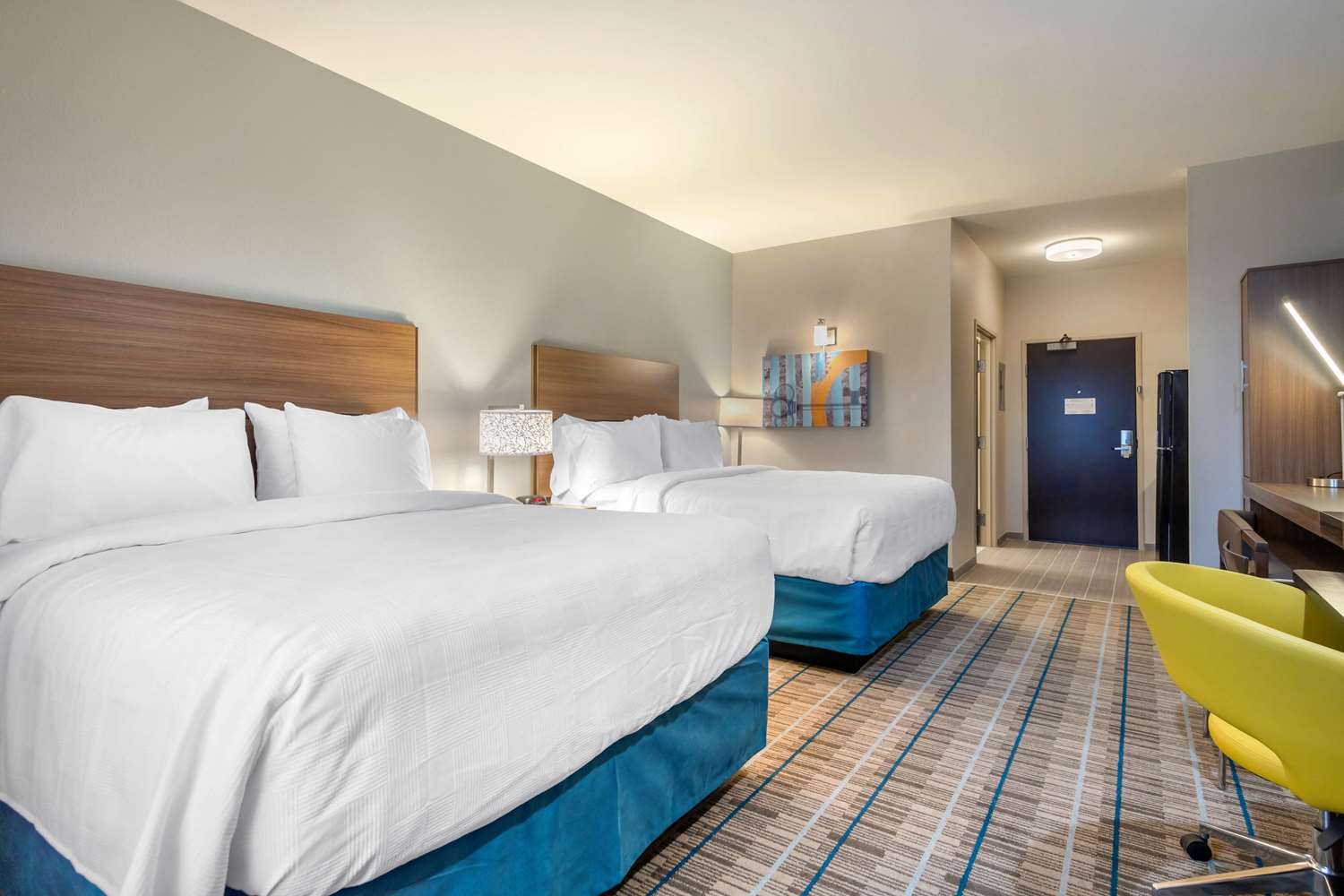 EFFICIENCY, 2 QUEEN BEDS