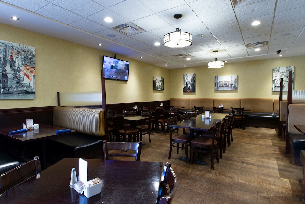 Park West Inn 23/42