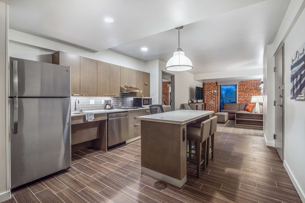 Hyatt House Sacramento/Midtown 6/50