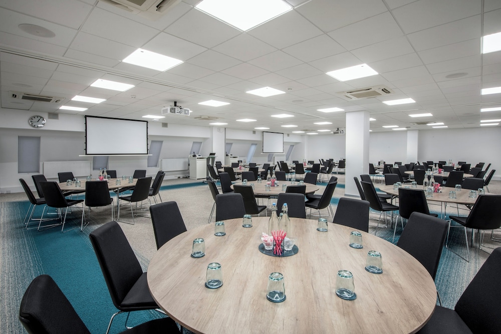 Conference Aston 51/58