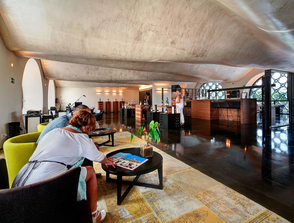 Cava Hotel Mastinell 38/68