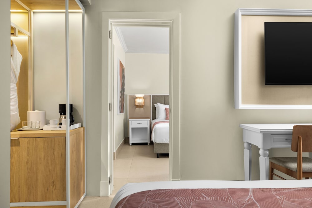Wyndham Alltra Punta Cana All-Inclusive Resort Hotel 36/50
