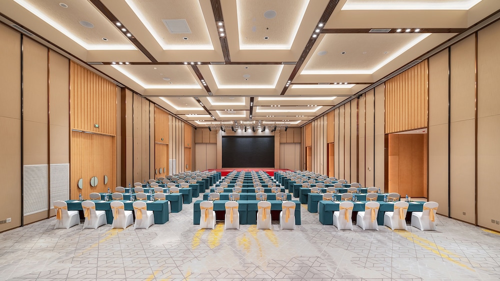 HOLIDAY INN Tongren Wanshan 41/48