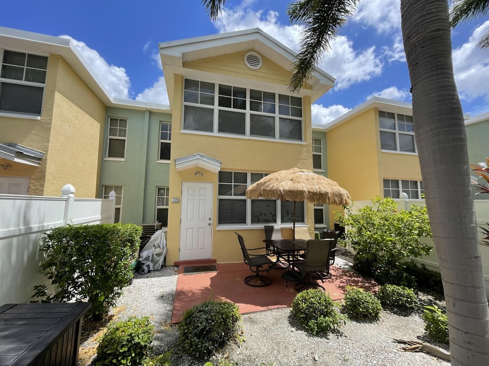 Barefoot Beach Resort in INDIAN SHORES - FL