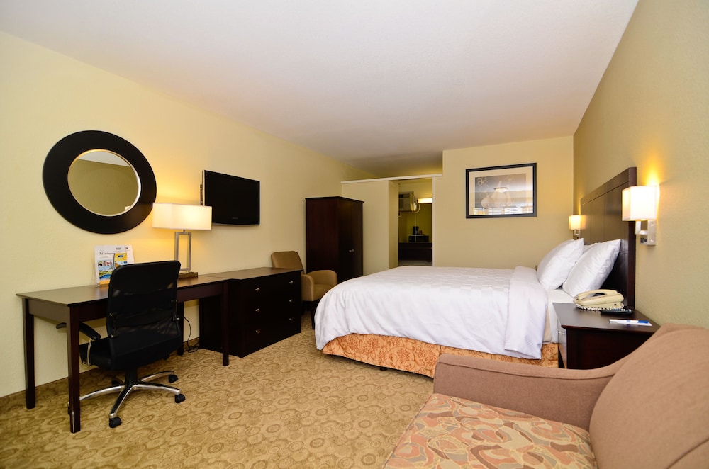 Rodeway Inn Convention Center 24/32