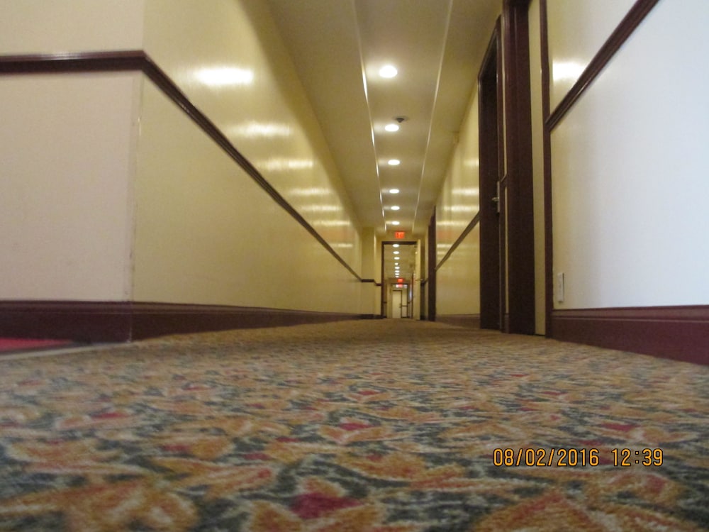 Regal Inn Chicago O Hare Airport 53/58