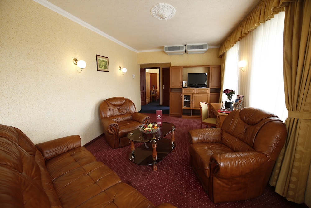 Hotel Korona Eger 51/66