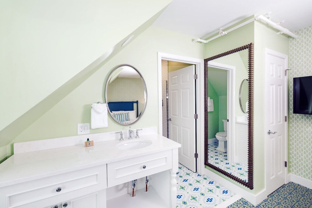 كوخ بسرير كوين، Harbour View Inn 8/10