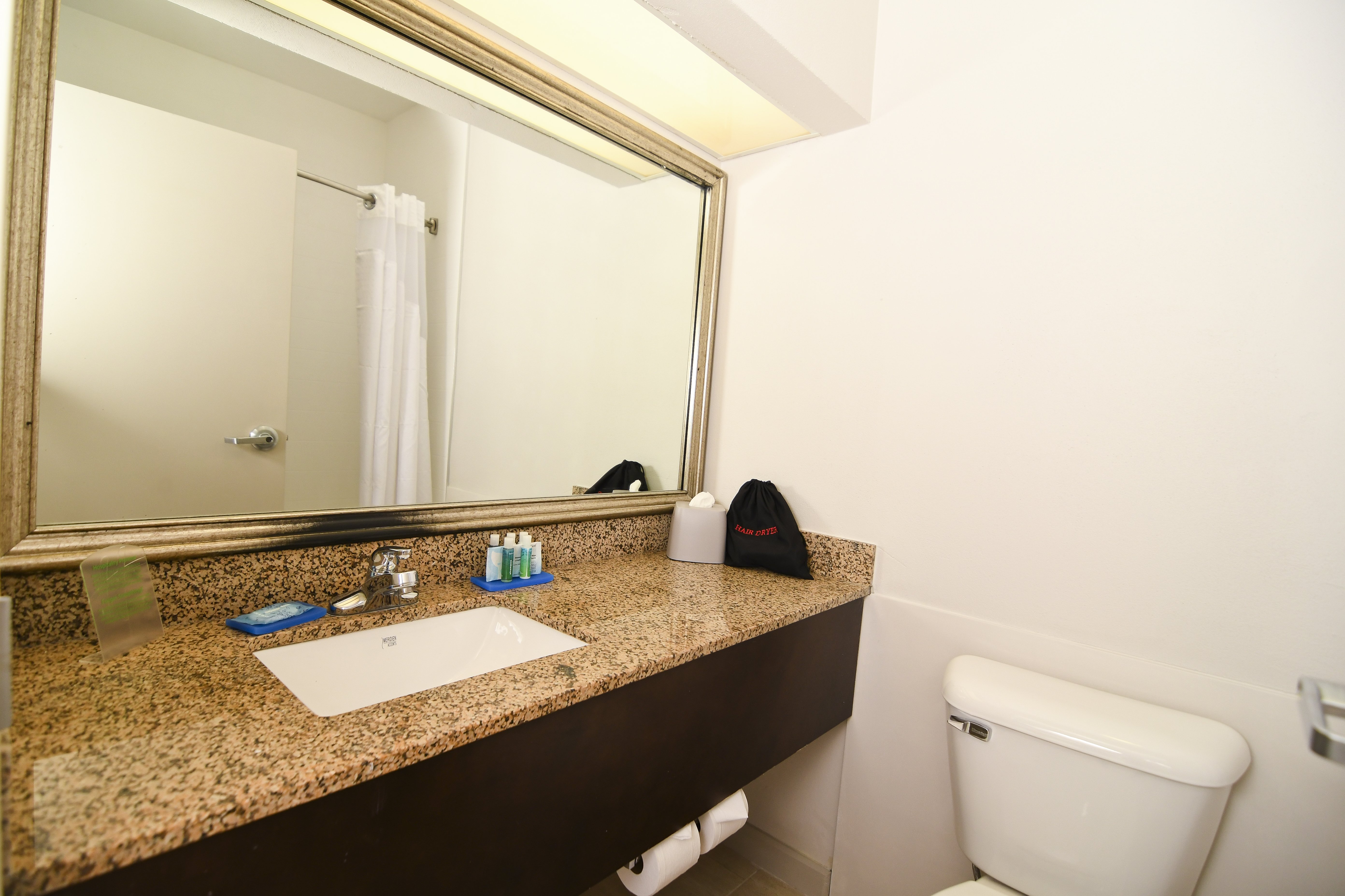 جناح بسرير كينج، Holiday Inn Express Hotel And Suites Port Clinton Catawba Island 10/10
