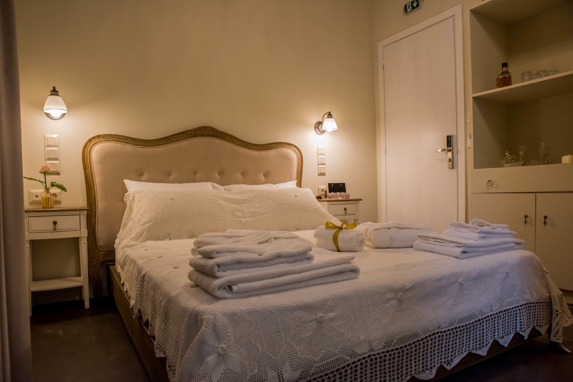 1 Bedroom, Suite, Queen Bed, Executive Level, Balcony