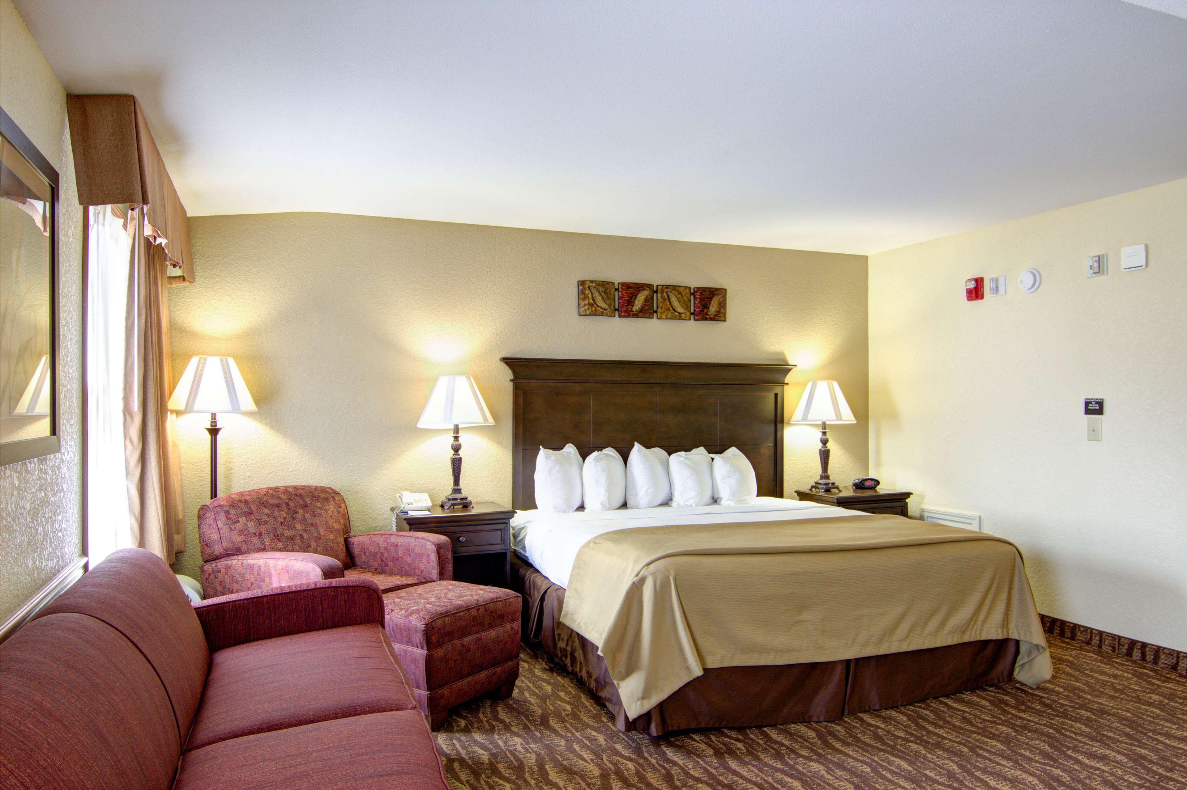 Suite, King and Double Bed, with Extra Double Bed، Best Western Center Pointe Inn 4/10