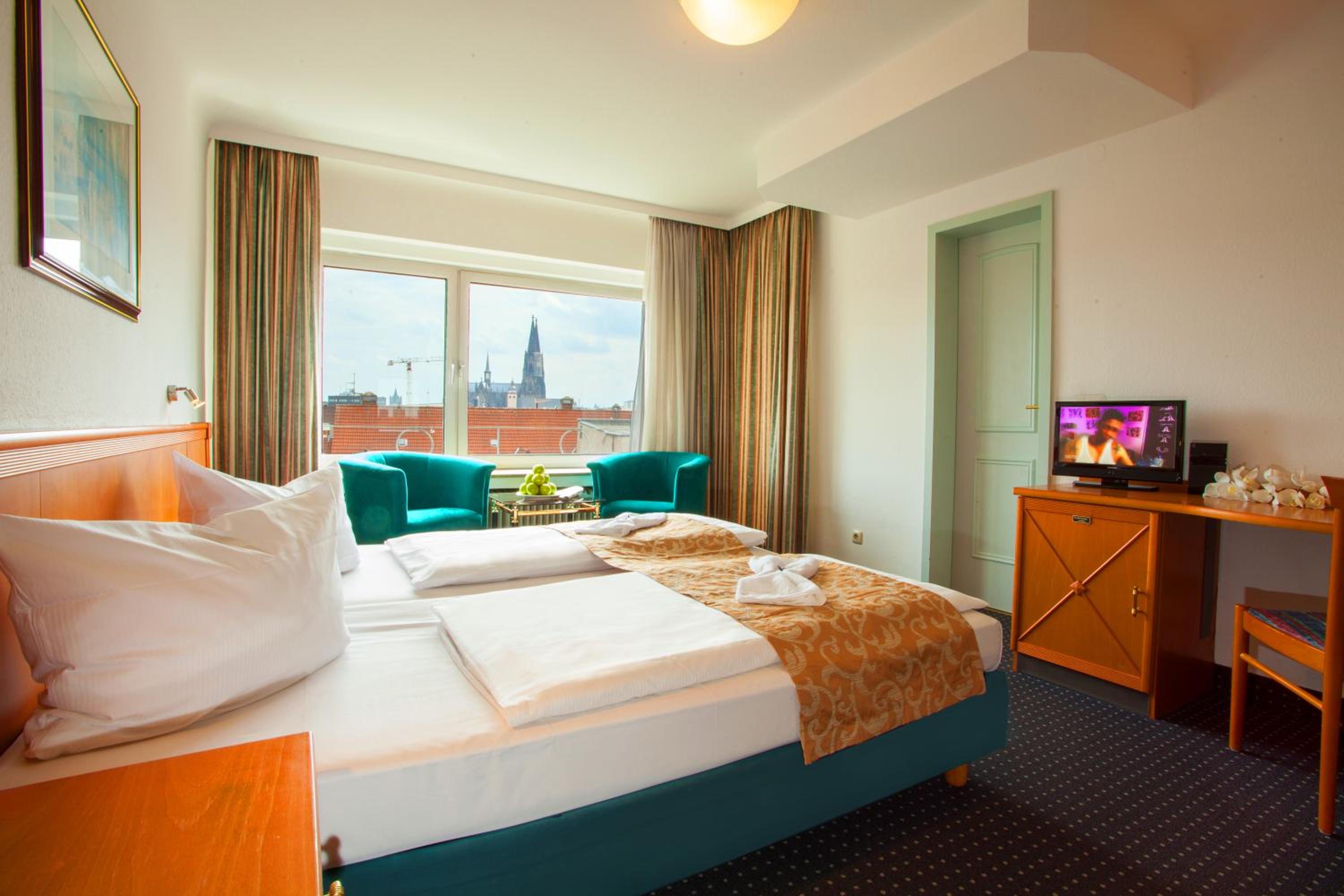 Room, Queen Bed