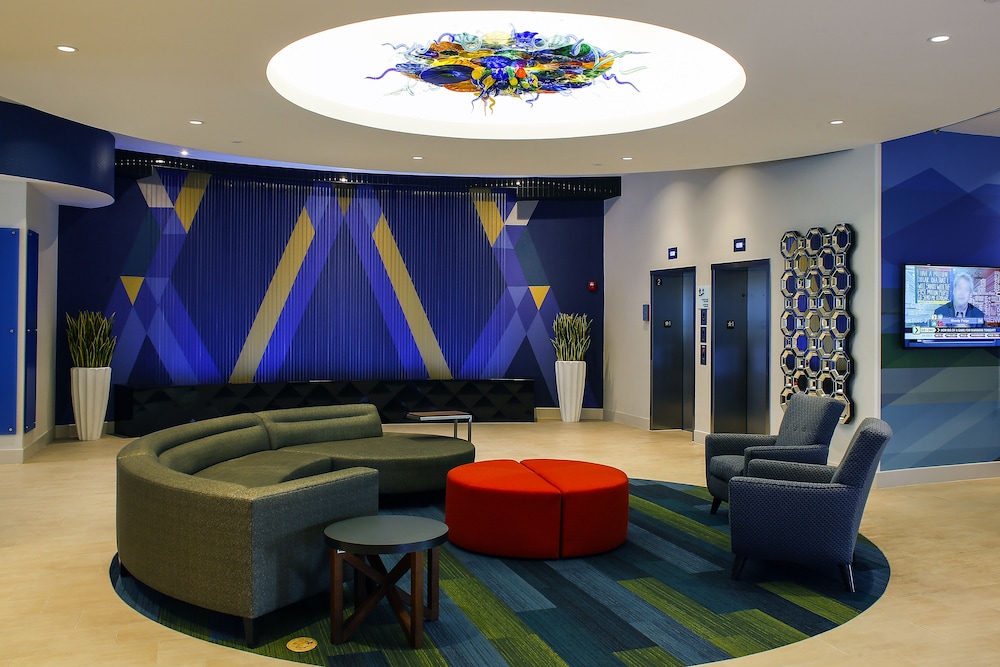 Holiday Inn Express And Suites Louisville Downtown 48/71