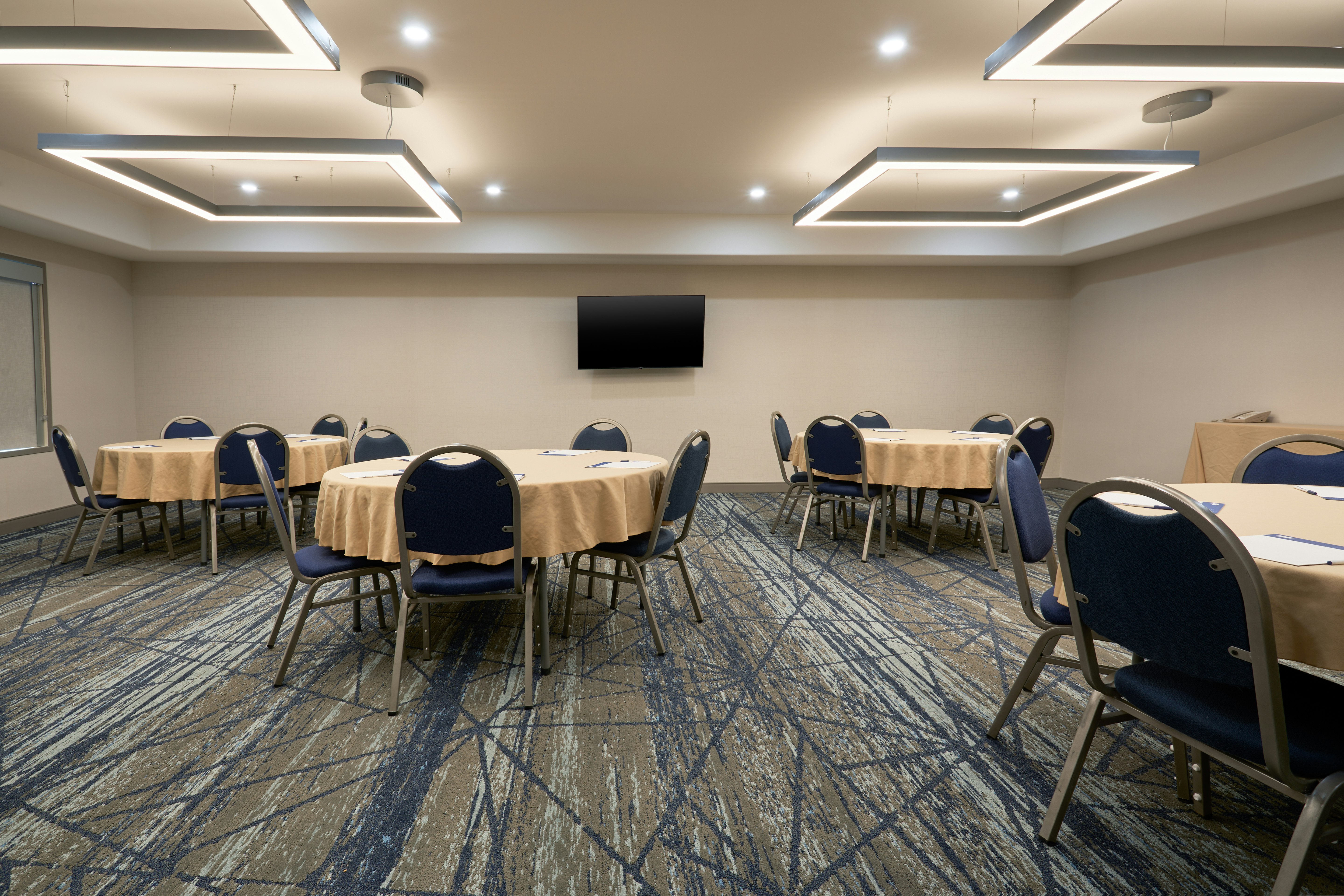 Holiday Inn Express Hotel Suites Swift Current 65/74