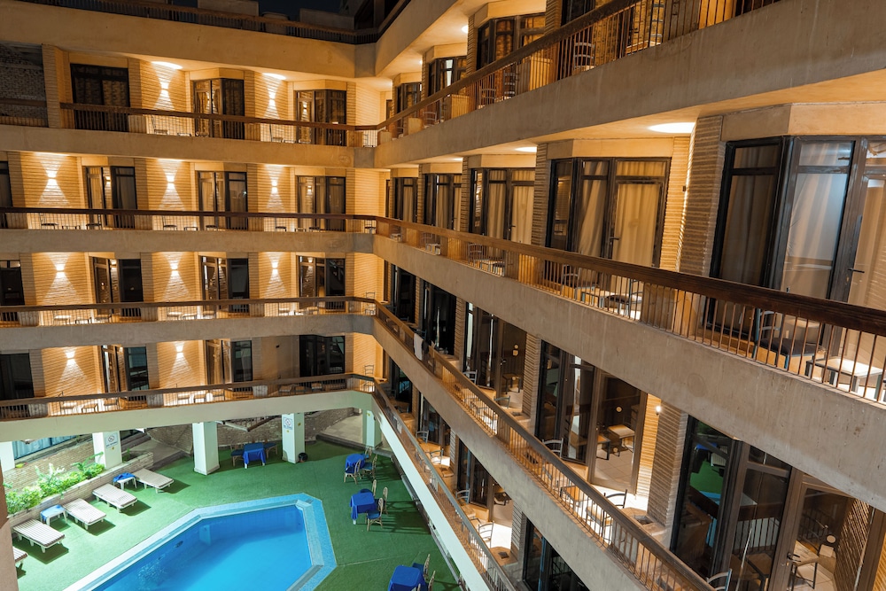 Gaddis Hotel Suites and Apartments 1/75