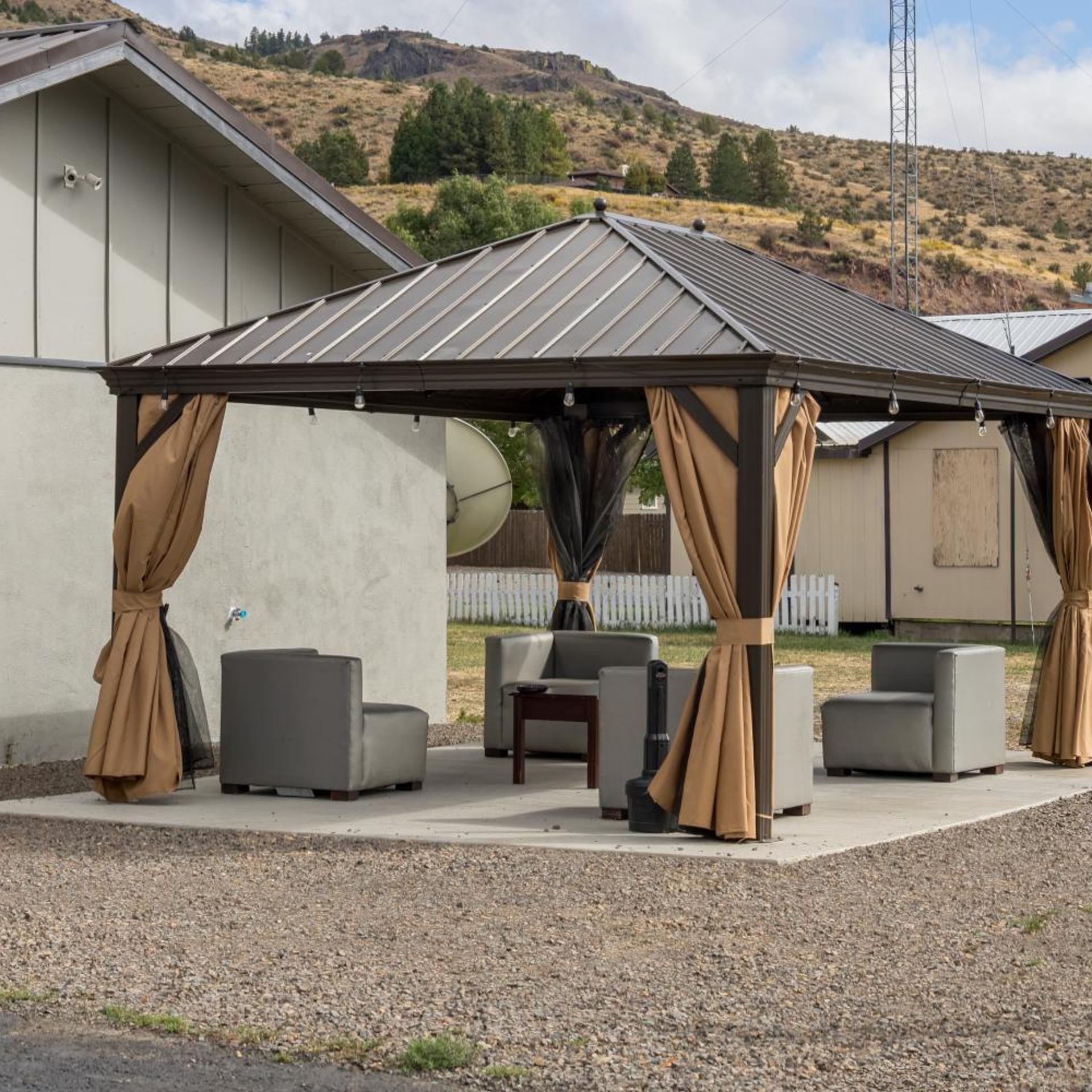 Oregon Trail Inn and Suites 5/50