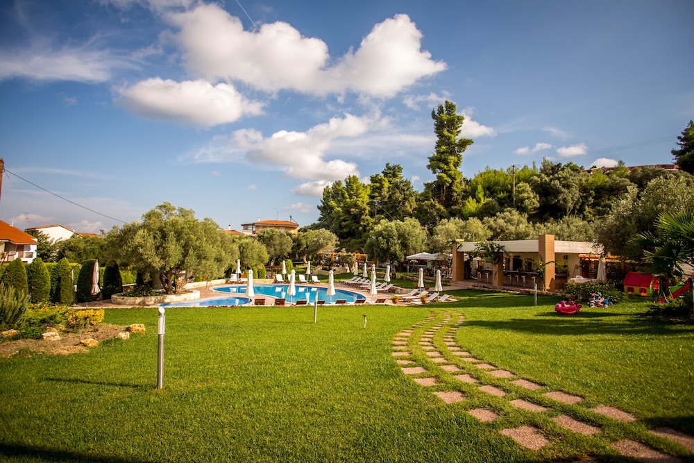 Kassandra Village Resort 72/79