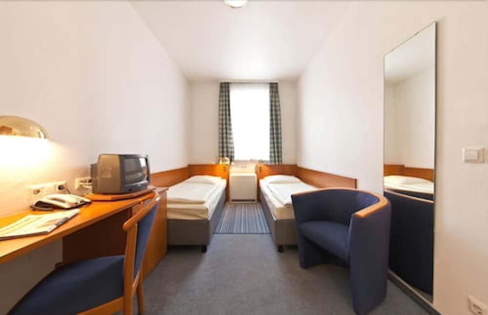 Centrum Hotel Commerz am Bhf Hamburg Altona 32/50