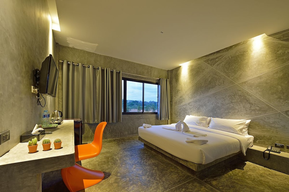 The Oasis Resort 9/25