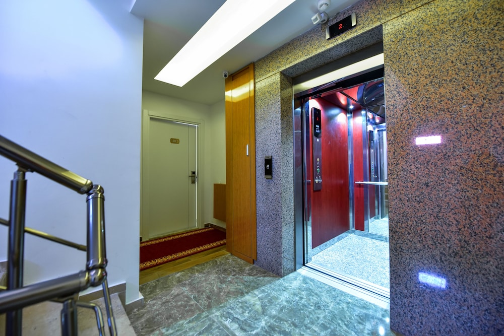 Hirande Hotel 24/50
