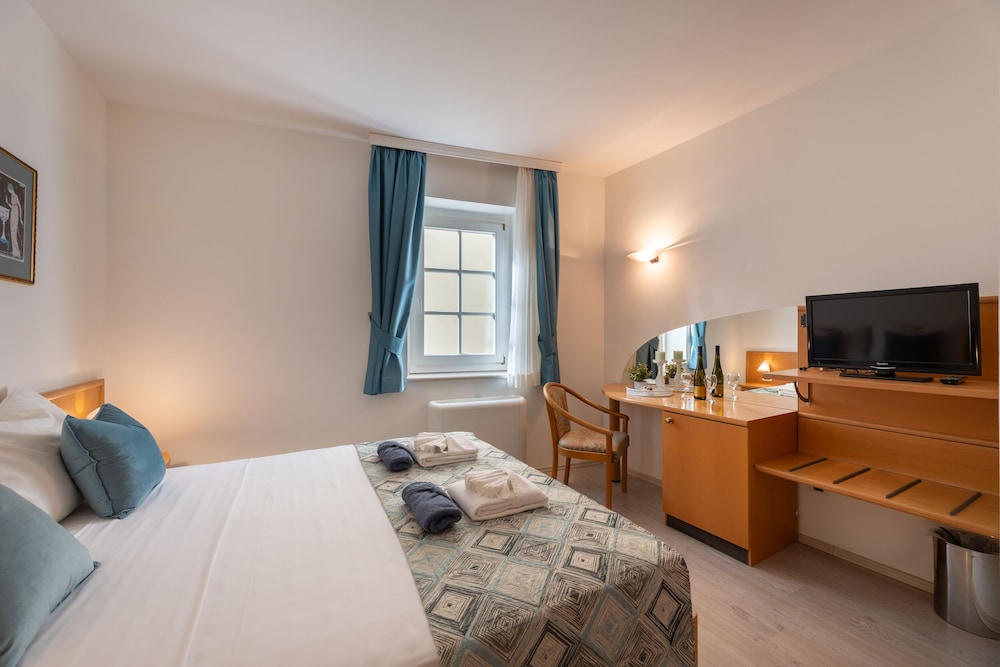 Hotel Villa Fontana 8/50