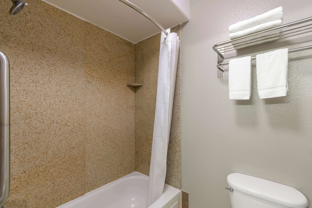 Motel6 San Jose, CA - Convention Center 54/60