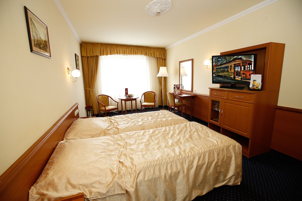 Hotel Korona Eger 10/66