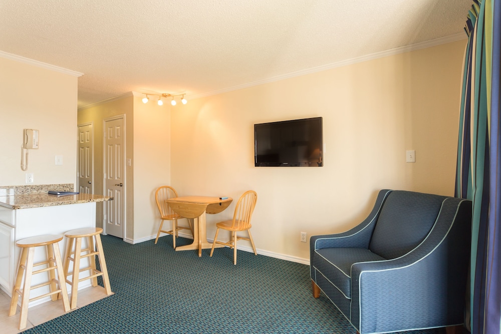 Casa Del Mar Beachfront Suites 73/82