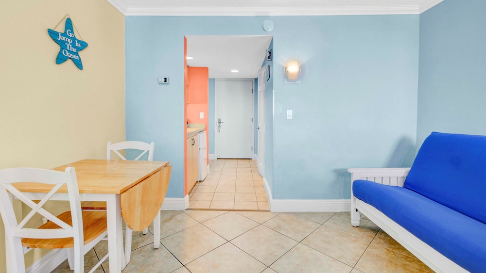 PELICAN POINTE SUITES 46/58