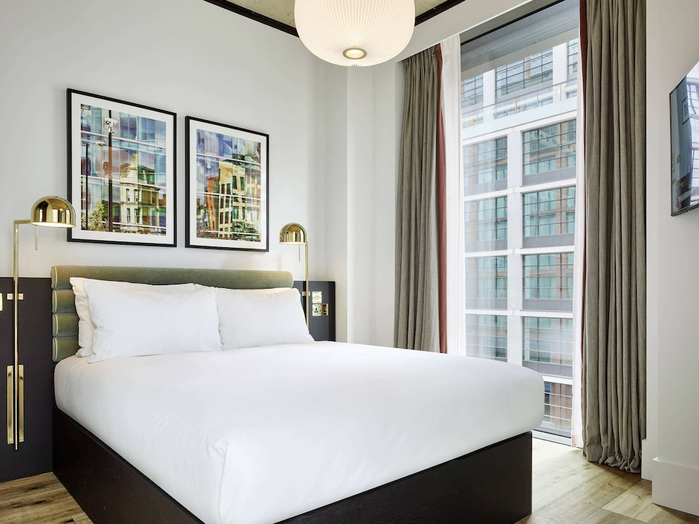 TRIBE London Canary Wharf 24/61