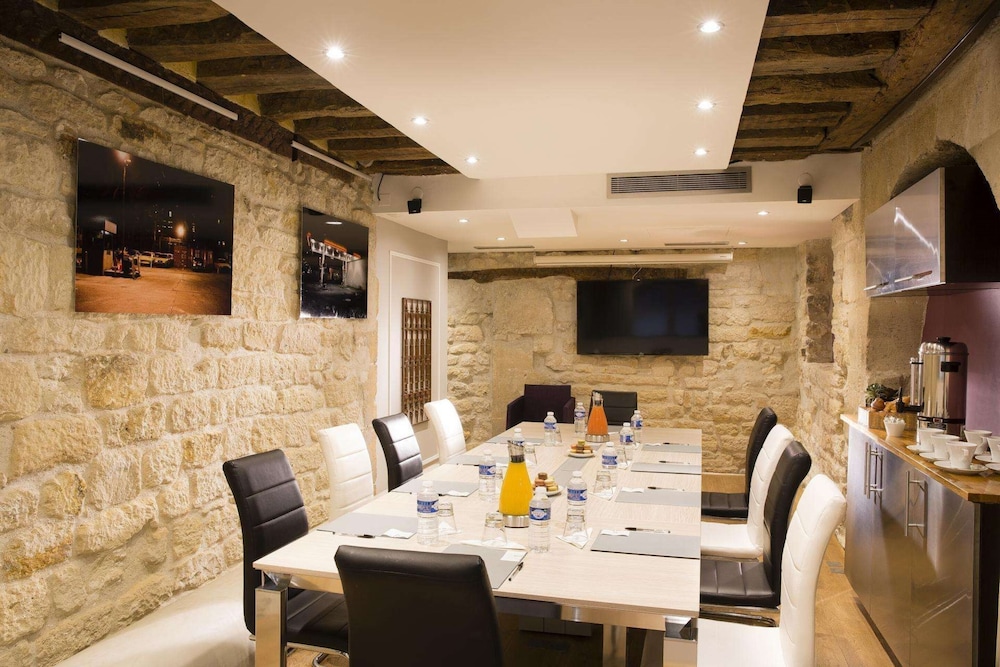 Hotel Jacques de Molay 38/44
